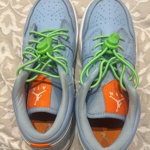 Nike Blue and Green Athletic Shoes Low-Top Design